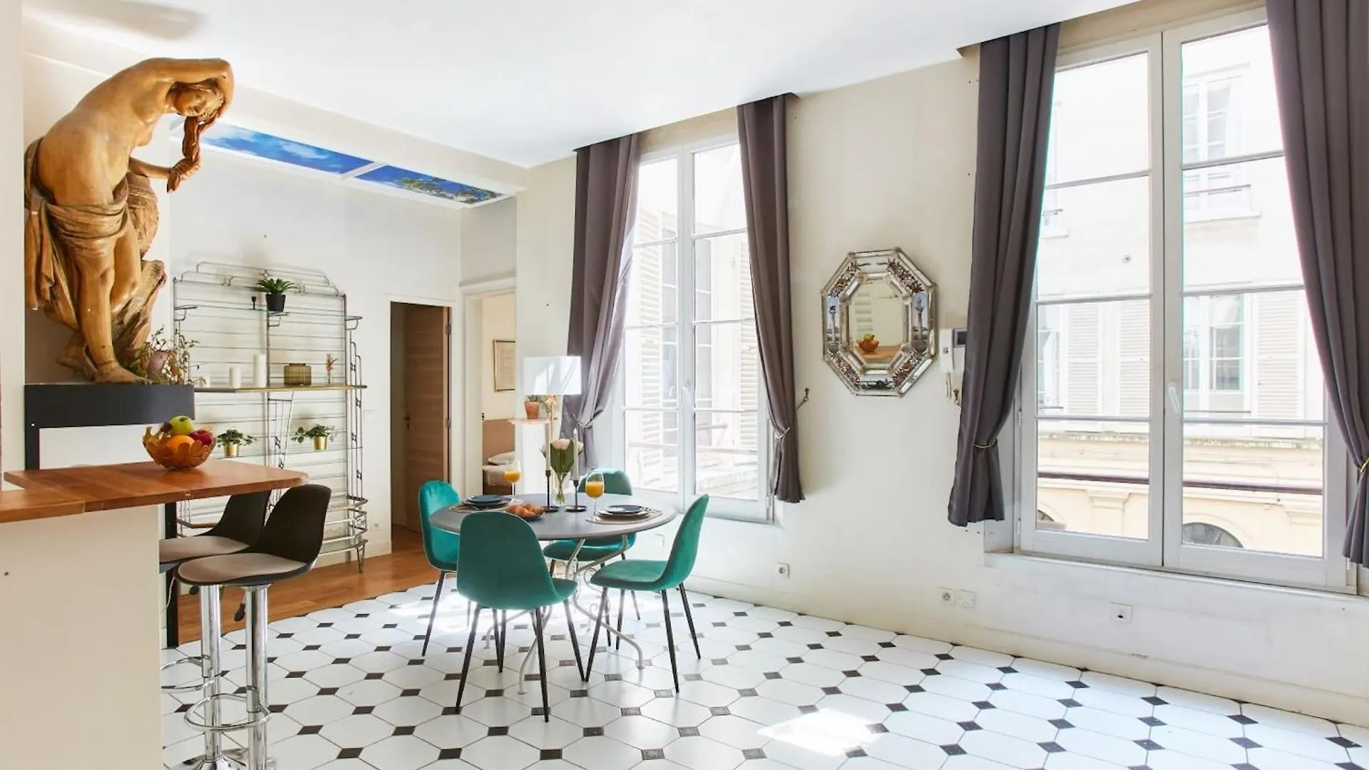 Madeleine & Palais Garnier - Cityapartmentstay Paris 0*,  France